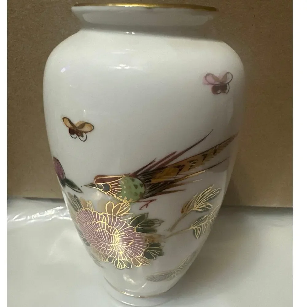 vintage Japanese-style beautiful hand painted 5” porcelain vase w/gold accents